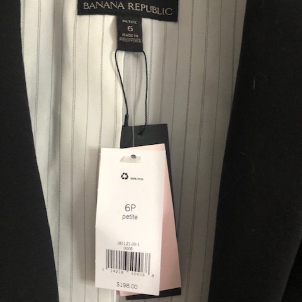 Banana Republic Black Blazer - 6 Petite - Brand New (Tags still attached) - Picture 4 of 4